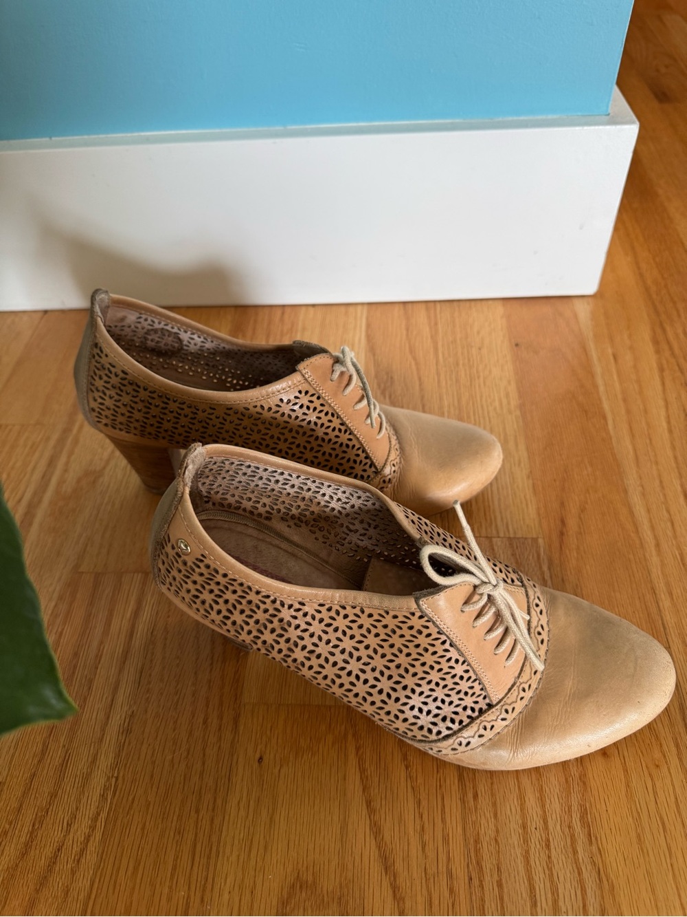 PIKOLINOS Tan Laser-Cut Lace-Up Block Heel Pumps